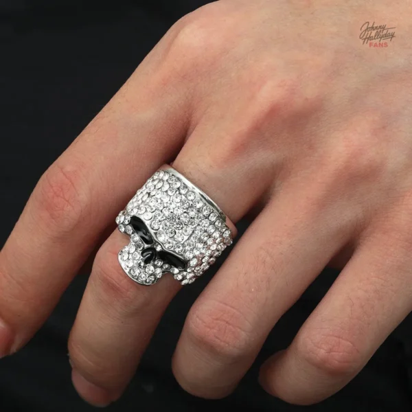 Bague Tête de mort Johnny Hallyday ornée de zircons brillants