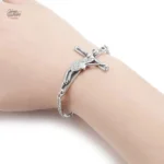 Variété de bracelets Johnny Hallyday avec croix et guitare