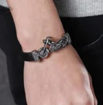 Bracelet motard avec un style rock et authentique