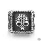 Bague Johnny Hallyday avec design de crâne