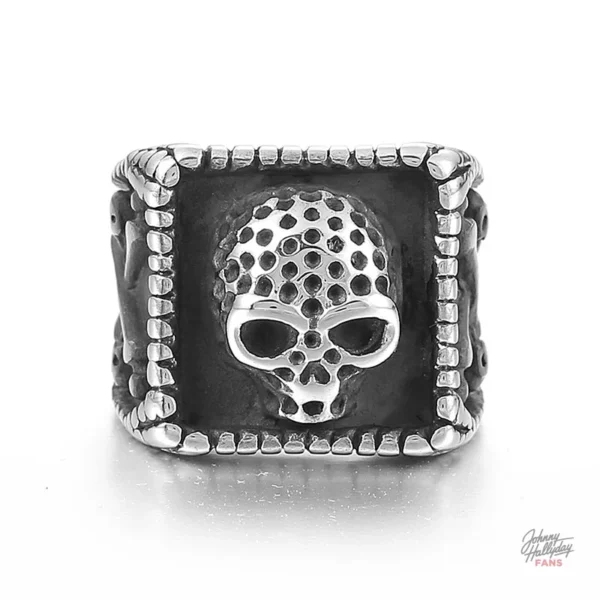 Bague Johnny Hallyday avec design de crâne