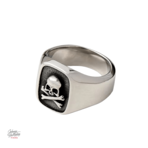 Accessoire Johnny Hallyday, bague tête de mort élégante