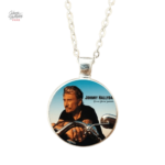 Collier en mémoire de Johnny Hallyday, partagé
