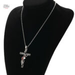 Collier avec pendentif en croix et guitare, Johnny Hallyday